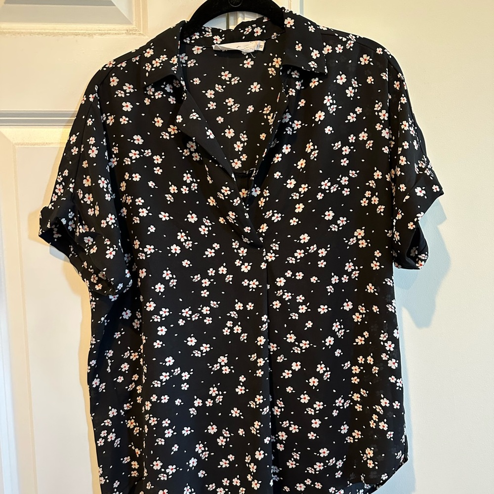 All in Favor floral print top in size S